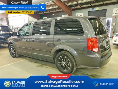 Used 2017 Dodge Grand Caravan SE FWD image 3