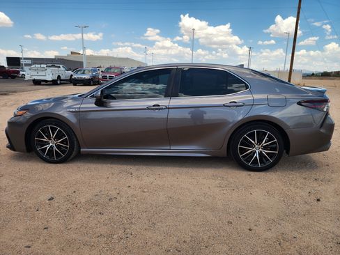 Used 2021 Toyota Camry SE FWD image 7