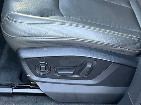 Used 2019 Audi Q8 Prestige image 16