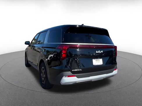 Used 2026 Kia Carnival FWD image 9