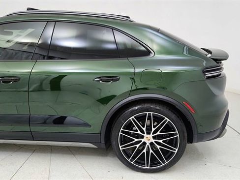 Used 2025 Porsche Macan 4S Electric image 11
