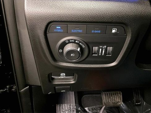 Used 2023 Jeep Grand Cherokee Overland w/ Advanced Protech Group III image 37