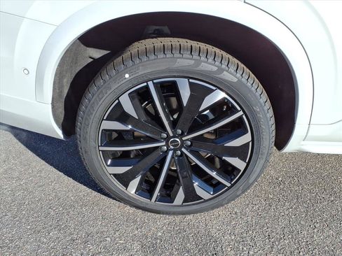 New 2026 Volvo XC90 T8 Plus w/ Protection Package Premier AWD/4WD image 7