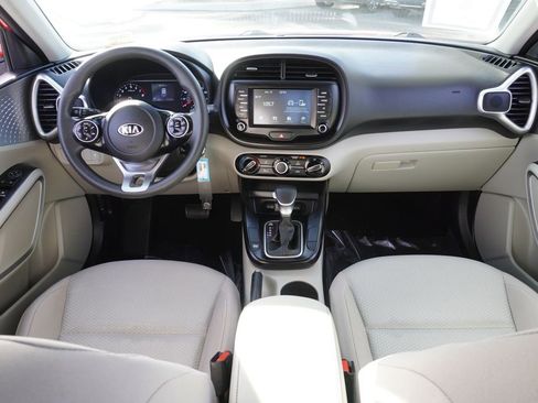 Used 2021 Kia Soul LX image 11