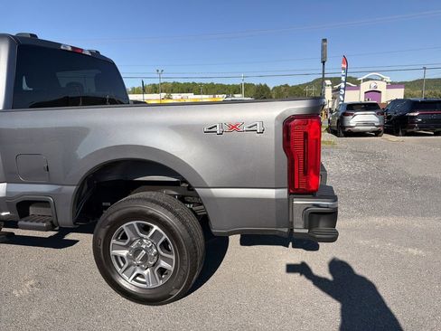 Used 2025 Ford F250 XLT AWD/4WD image 9