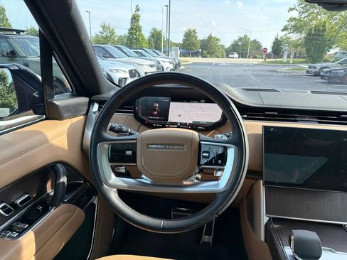 Used 2025 Land Rover Range Rover Long Wheelbase SE AWD/4WD image 16