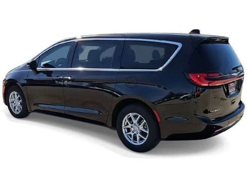 New 2026 Chrysler Pacifica Select image 6