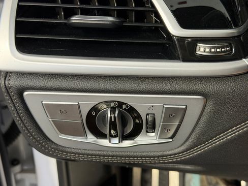 Used 2019 BMW 750i w/ Executive Package image 17