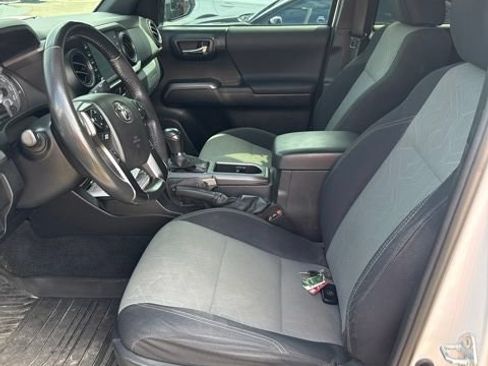 Used 2021 Toyota Tacoma TRD Off-Road AWD/4WD image 29