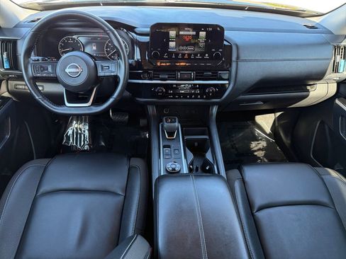 Certified 2025 Nissan Pathfinder SL image 10