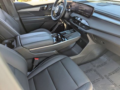 Certified 2025 Buick Enclave Preferred image 13