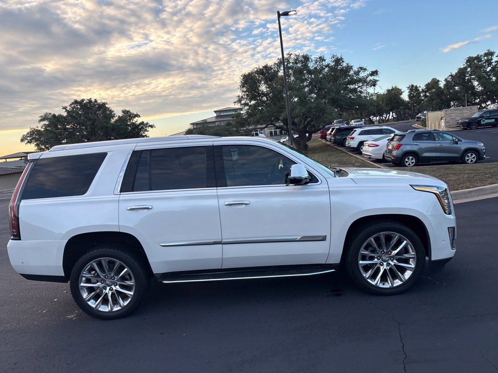 Used 2017 Cadillac Escalade Luxury RWD image 6