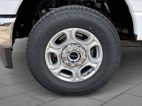 New 2026 Ford F350 XLT w/ FX4 Off-Road Package AWD/4WD image 11