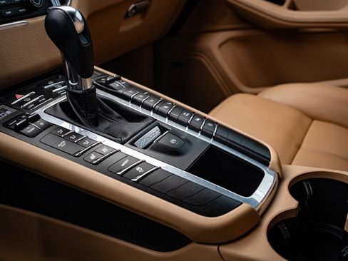 Used 2018 Porsche Macan image 33