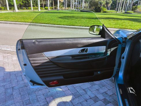 Used 2004 Ford Thunderbird image 32