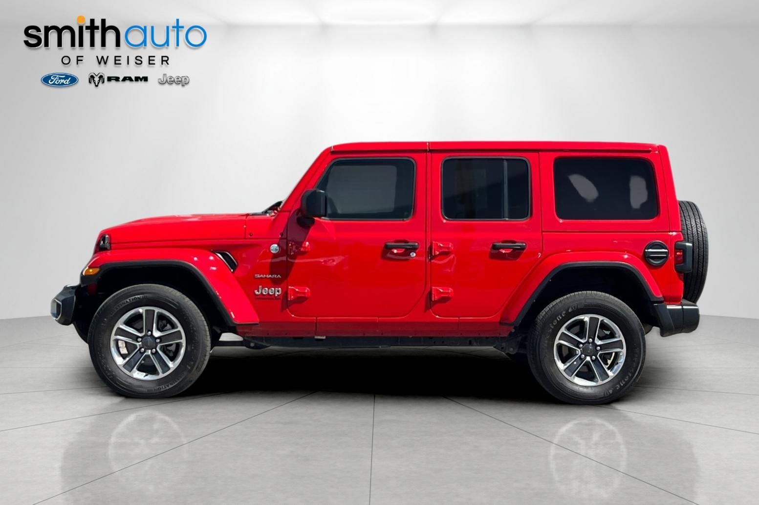 Used 2023 Jeep Wrangler Unlimited Sahara AWD/4WD image 8