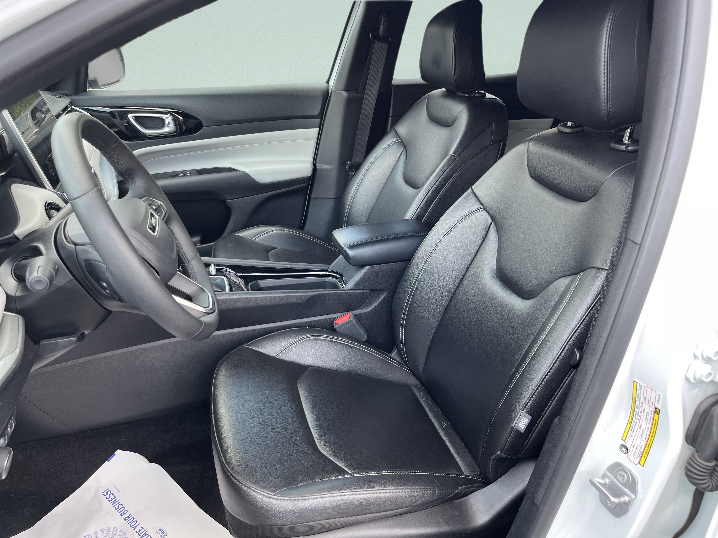 Used 2025 Jeep Compass Limited AWD/4WD image 14