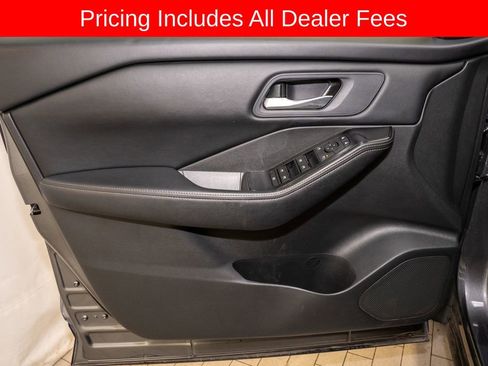 Used 2024 Nissan Rogue SV FWD image 12