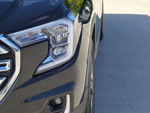 Used 2024 GMC Terrain SLT FWD image 11