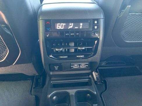 Used 2024 Jeep Grand Cherokee L Limited w/ Black Appearance Package AWD/4WD image 18