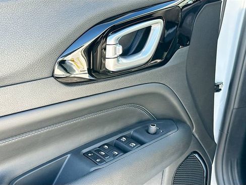 New 2026 Jeep Compass Latitude image 12