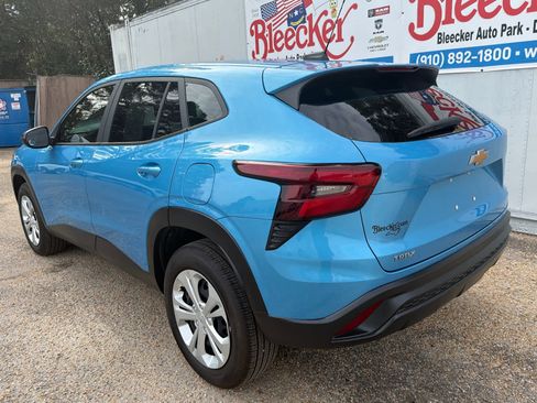Used 2025 Chevrolet Trax LS image 8