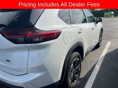 Used 2025 Nissan Rogue SV AWD/4WD image 4