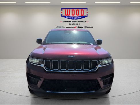 Used 2025 Jeep Grand Cherokee Laredo RWD image 8