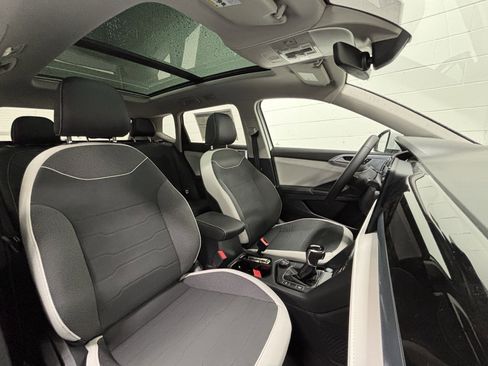 New 2025 Volkswagen Taos SE image 13