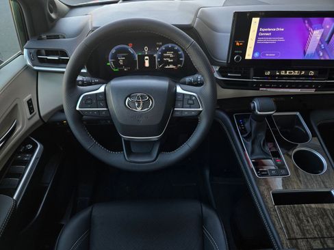 Certified 2026 Toyota Sienna Platinum AWD/4WD image 15