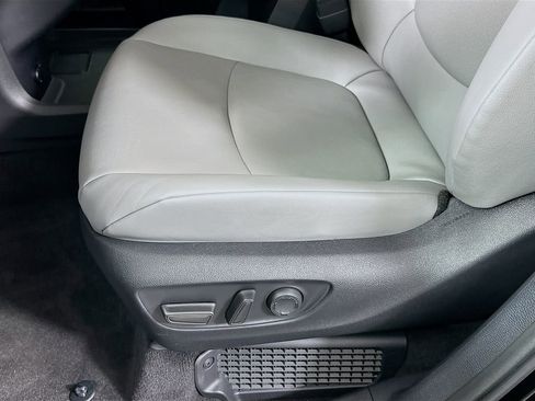 Used 2026 Toyota Sienna XLE FWD image 20