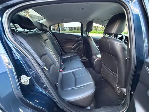 Used 2018 MAZDA MAZDA3 Touring FWD image 11