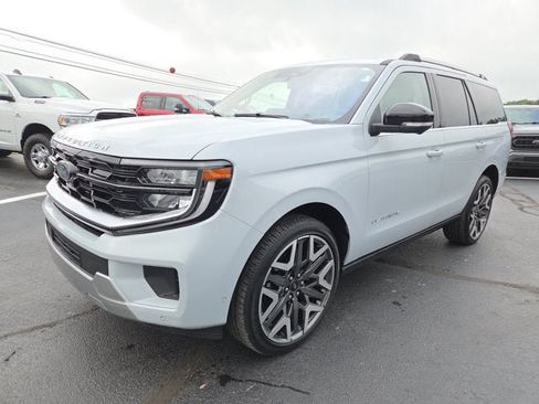 Used 2025 Ford Expedition Platinum w/ Platinum Ultimate Package AWD/4WD image 2