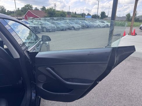 Used 2022 Tesla Model 3 Long Range AWD/4WD image 15