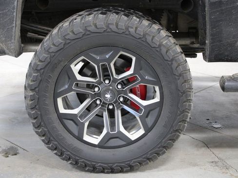 Used 2018 Chevrolet Silverado 1500 LTZ Z71 w/ LTZ Plus Package image 13