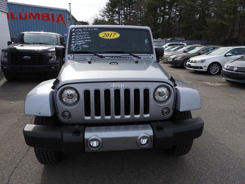 Used 2017 Jeep Wrangler Unlimited Sahara w/ Connectivity Group image 5