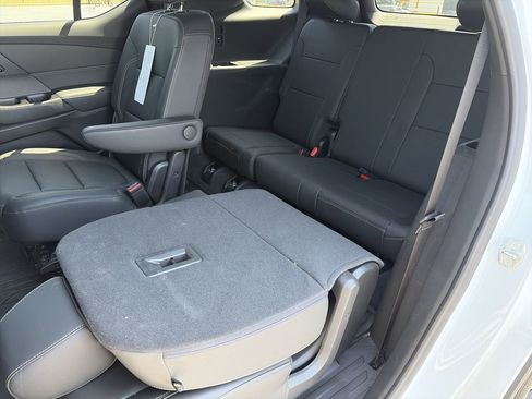 Used 2023 Chevrolet Traverse LT w/ LPO, Floor Liner Package AWD/4WD image 28