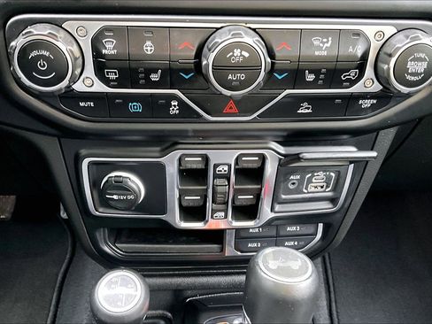 Used 2023 Jeep Wrangler Unlimited Sahara w/ Cold Weather Group AWD/4WD image 24