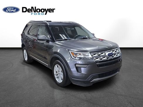 Used 2019 Ford Explorer XLT w/ Class III Trailer Tow Package AWD/4WD image 3