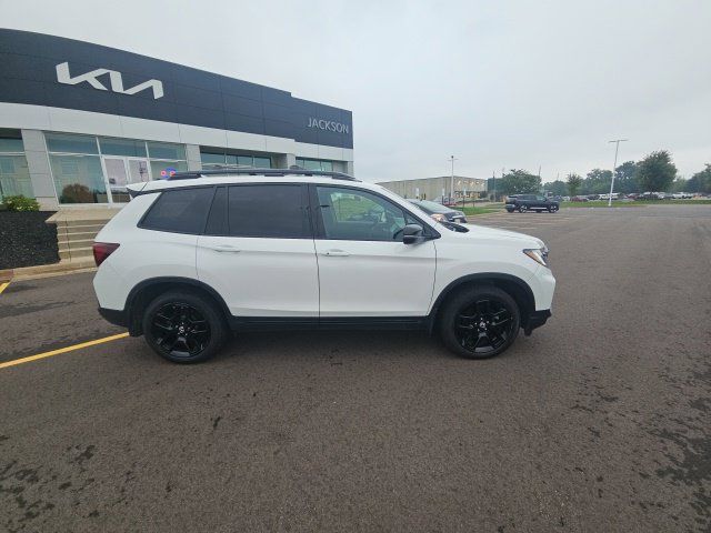 Used 2024 Honda Passport Black Edition image 9