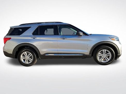 Used 2021 Ford Explorer XLT w/ Equipment Group 202A AWD/4WD image 5