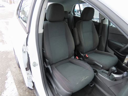 Used 2018 Chevrolet Trax LS image 16