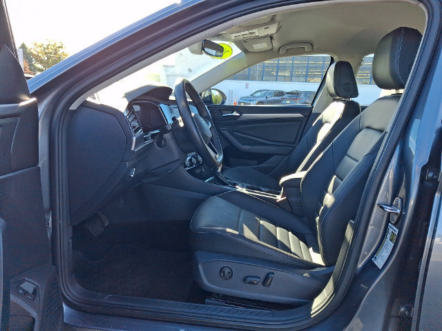 Used 2024 Volkswagen Jetta SE FWD image 13