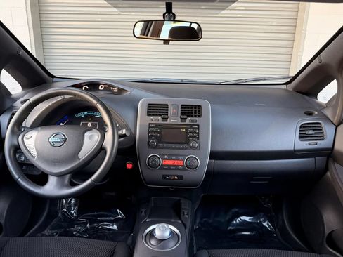 Used 2013 Nissan Leaf S FWD image 11