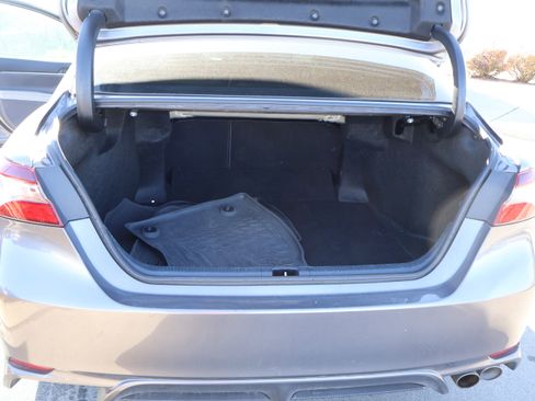 Used 2024 Toyota Camry SE image 18