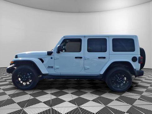 Used 2025 Jeep Wrangler Sahara image 10
