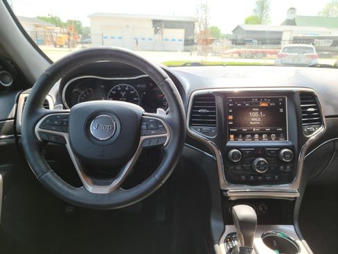 Used 2017 Jeep Grand Cherokee Limited AWD/4WD image 12