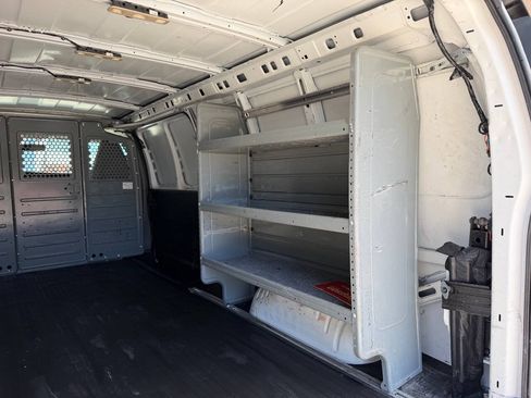 Used 2017 Chevrolet Express 3500 Extended RWD image 16