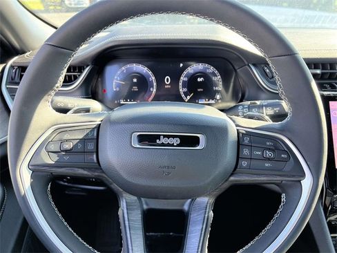 Certified 2025 Jeep Grand Cherokee Limited w/ Black Appearance Package image 16