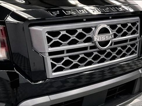 Used 2022 Nissan Frontier SV AWD/4WD image 34